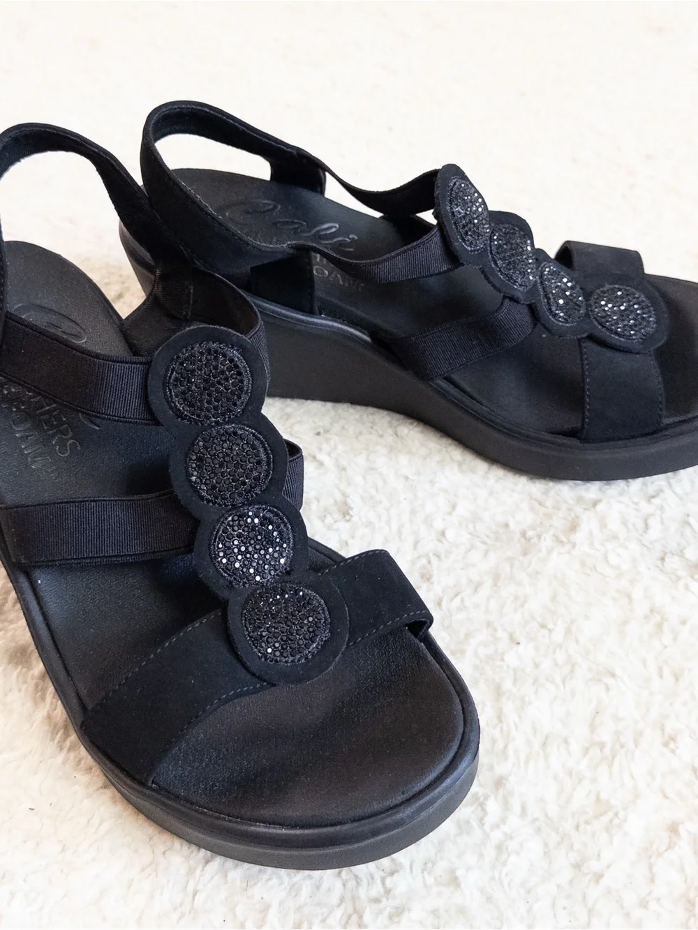 Cali Skechers Luxe Foam Black Rhinestone Strappy Wedge Sandals Women’s - Picture 9 of 9